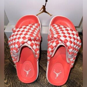 WOMENS JORDAN SOPHIA SLIDES | WOMANS SIZE 8 | SEA CORAL/WHITE